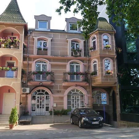 Guest House Villa Lord Novi Sad Exteriör bild