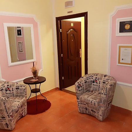 Guest House Villa Lord Novi Sad Exteriör bild