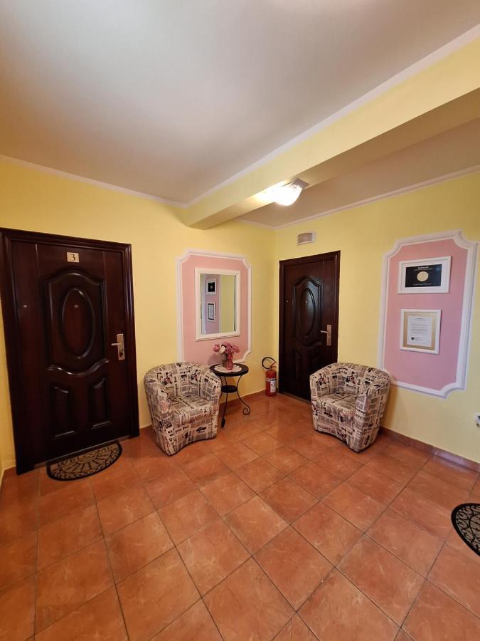 Guest House Villa Lord Novi Sad Exteriör bild