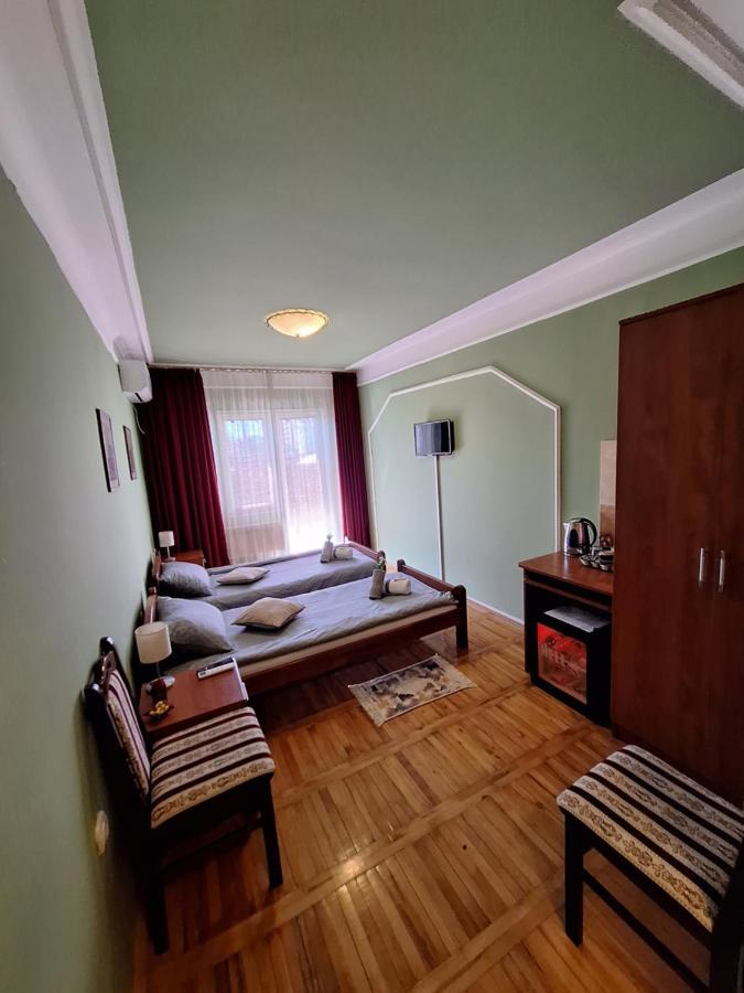 Guest House Villa Lord Novi Sad Exteriör bild
