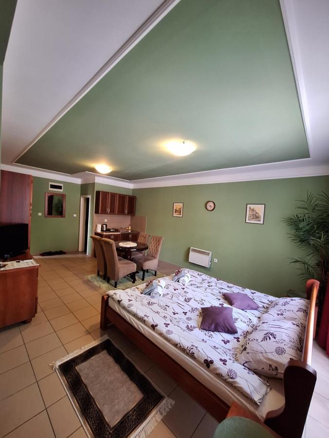 Guest House Villa Lord Novi Sad Exteriör bild