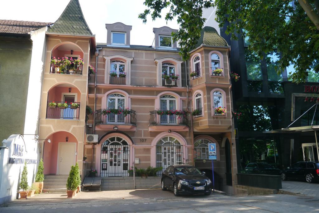 Guest House Villa Lord Novi Sad Exteriör bild