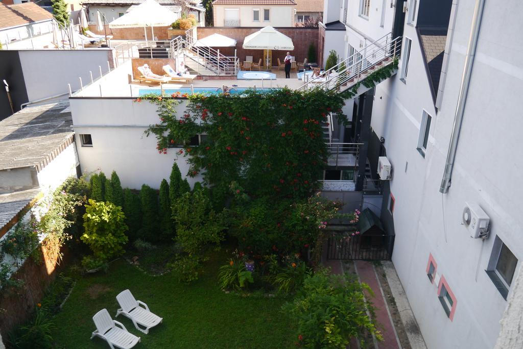 Guest House Villa Lord Novi Sad Exteriör bild