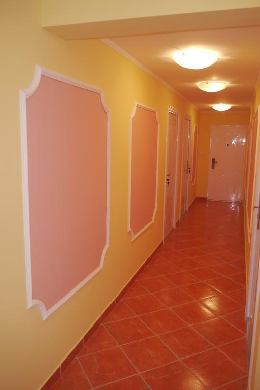 Guest House Villa Lord Novi Sad Exteriör bild