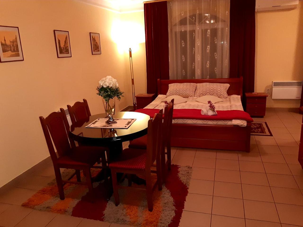 Guest House Villa Lord Novi Sad Exteriör bild
