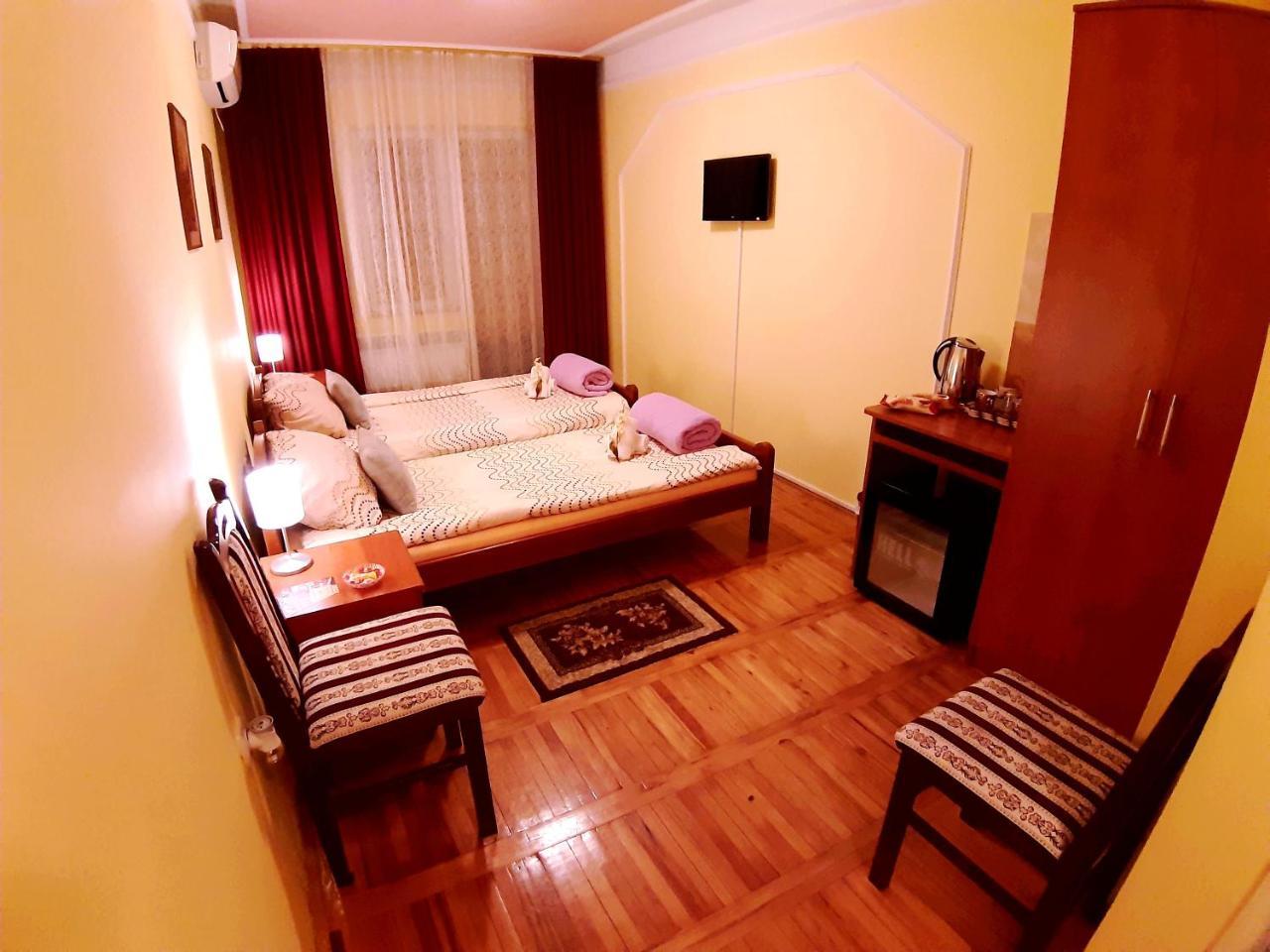Guest House Villa Lord Novi Sad Exteriör bild