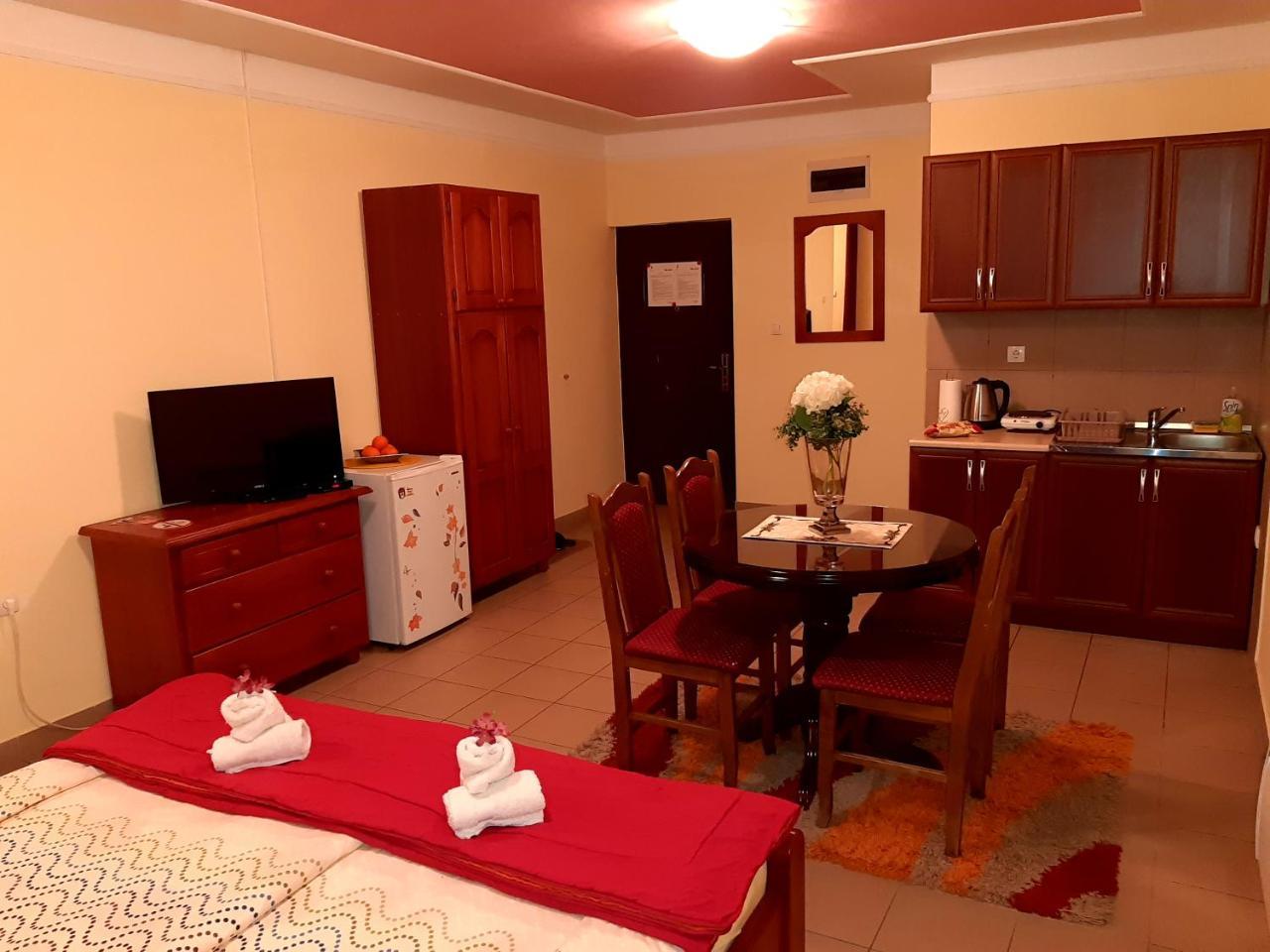 Guest House Villa Lord Novi Sad Exteriör bild