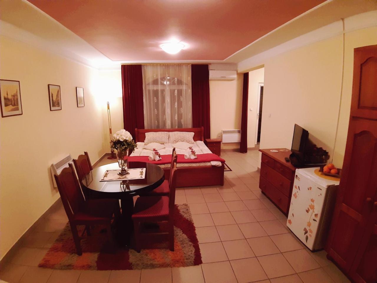 Guest House Villa Lord Novi Sad Exteriör bild