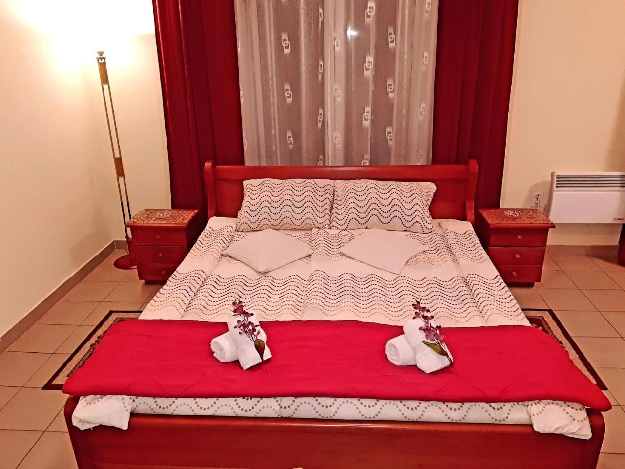 Guest House Villa Lord Novi Sad Exteriör bild