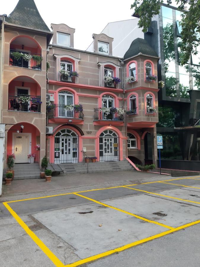 Guest House Villa Lord Novi Sad Exteriör bild