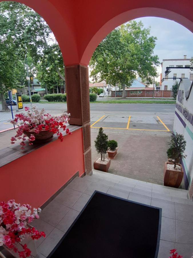 Guest House Villa Lord Novi Sad Exteriör bild